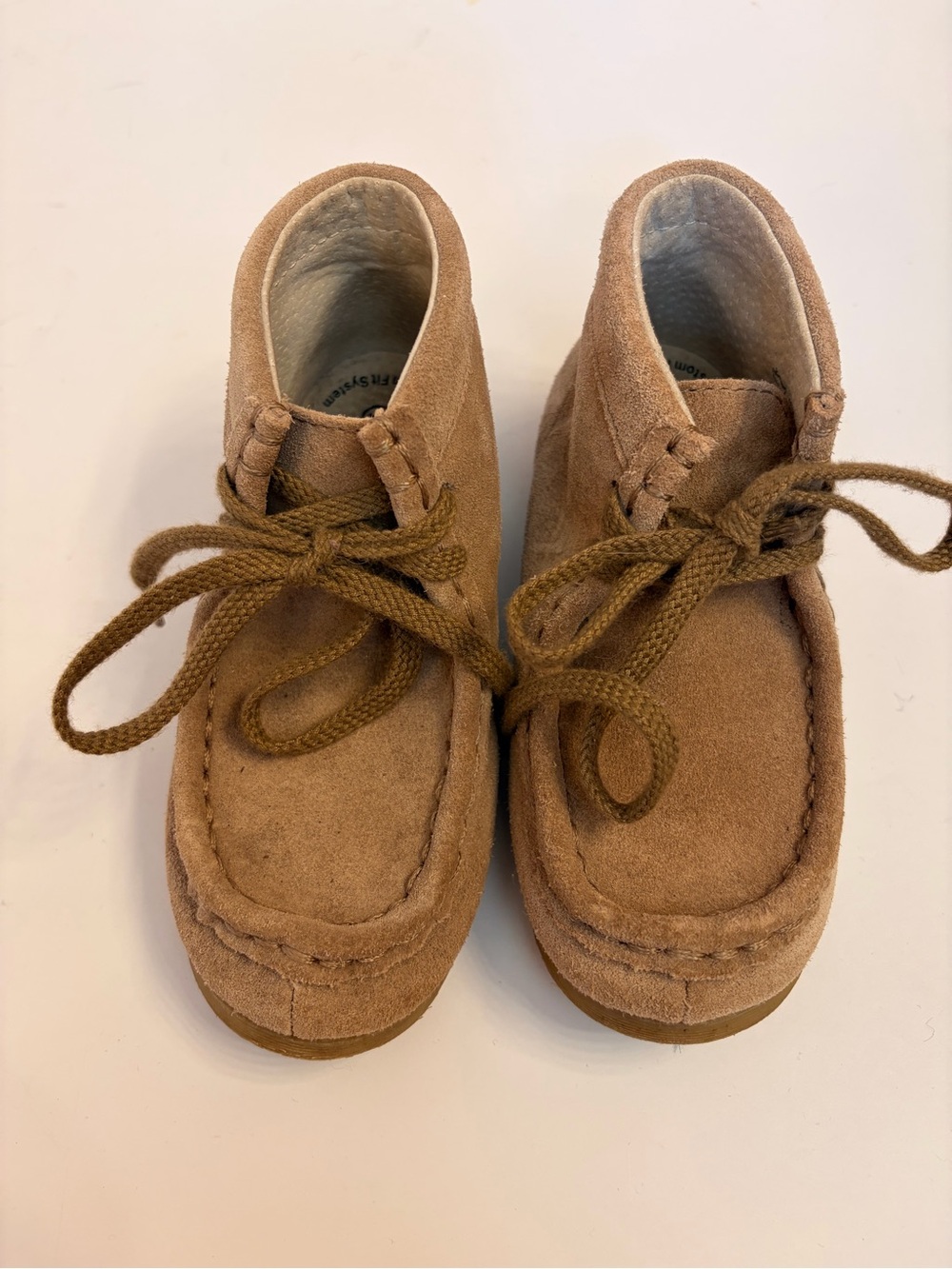 Footmates Wally 9104 in Dirty Buck Suede, Little Kid’s 9.5. Leather Moc Lace Up.